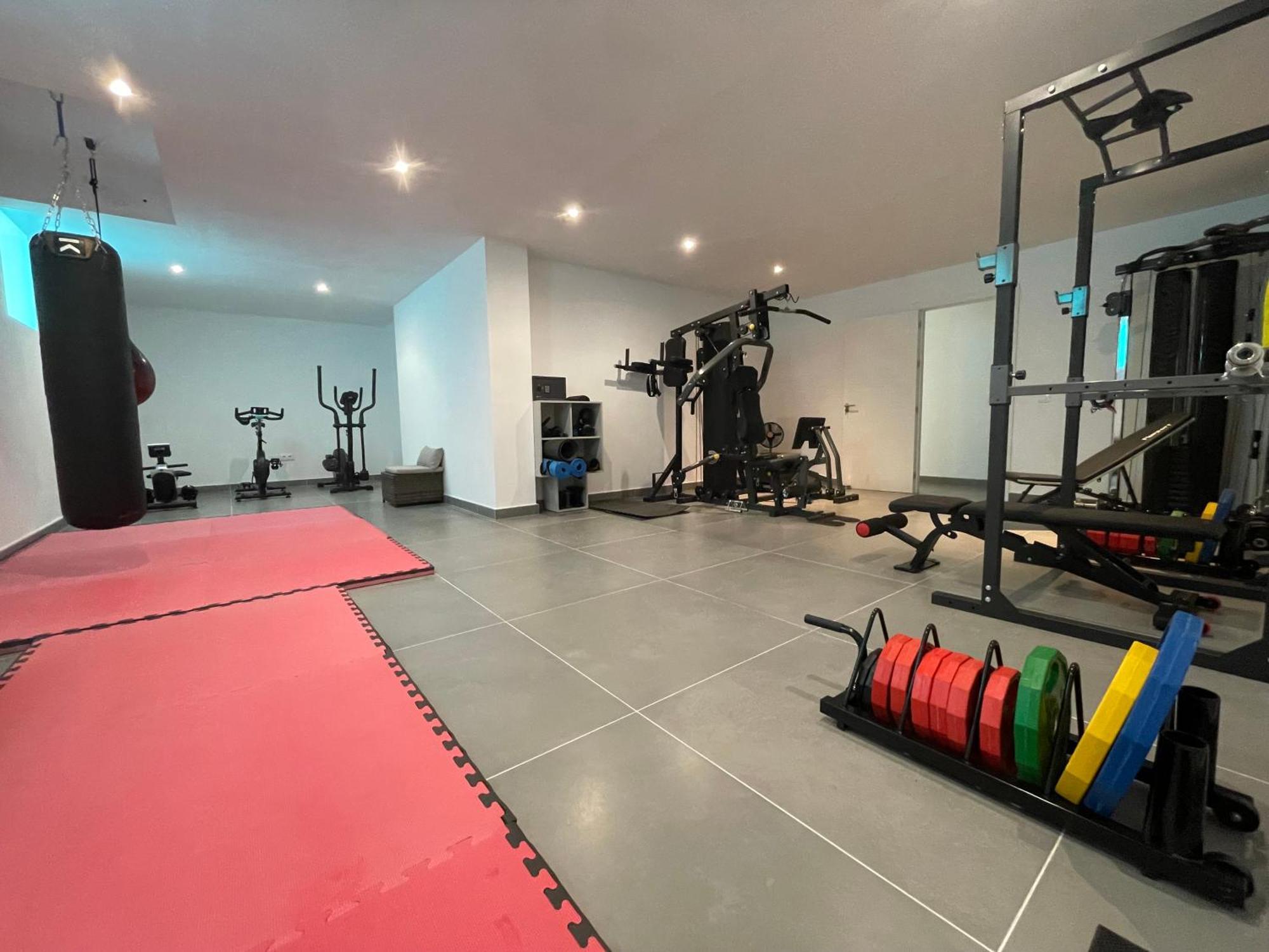 Stunning In With Amazing Views, Pool And Large Gym Benalmádena
